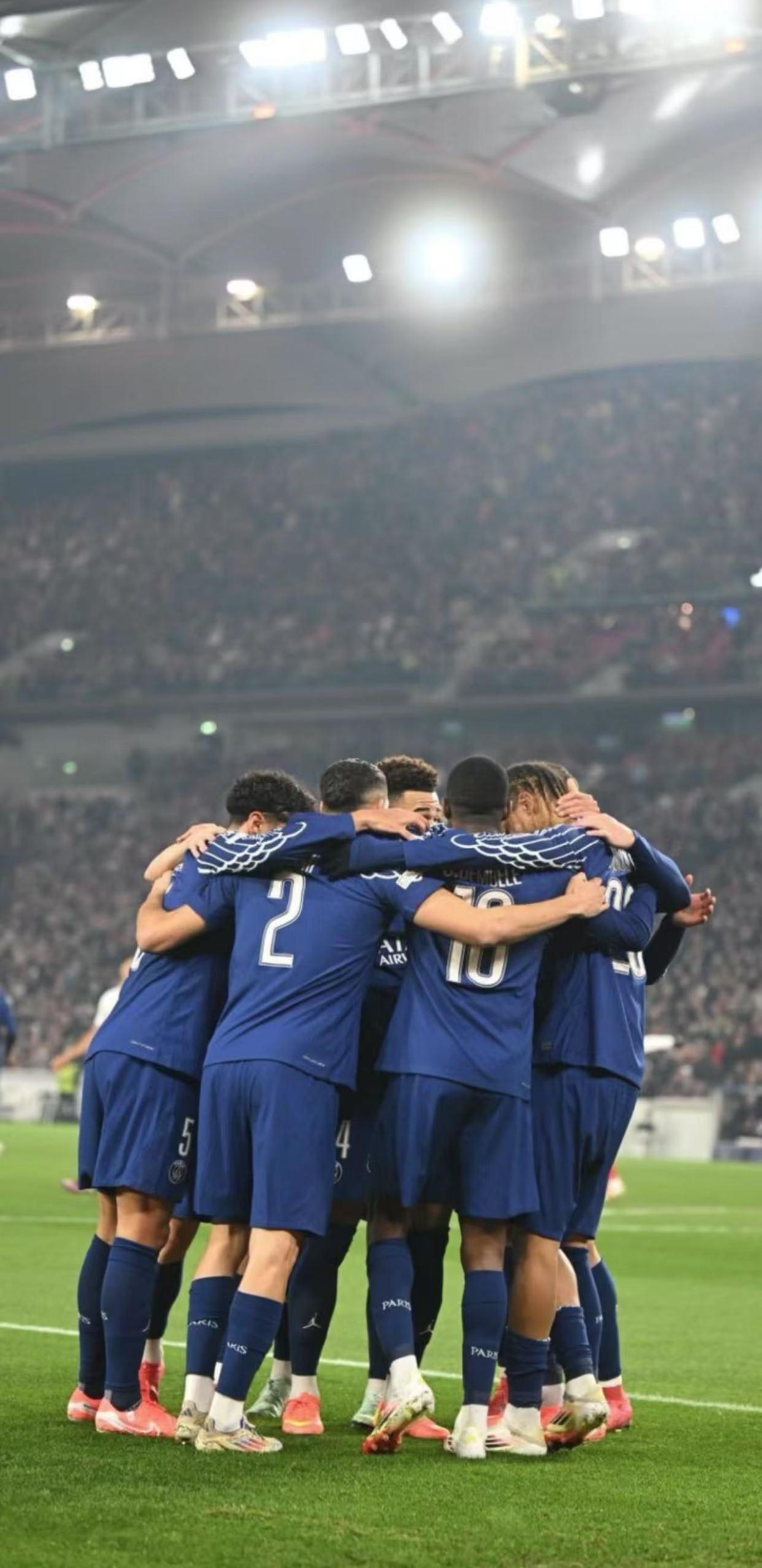 马赛主场战平巴黎,争议判罚引发热议 马赛主场战平巴黎,争议判罚引发热议