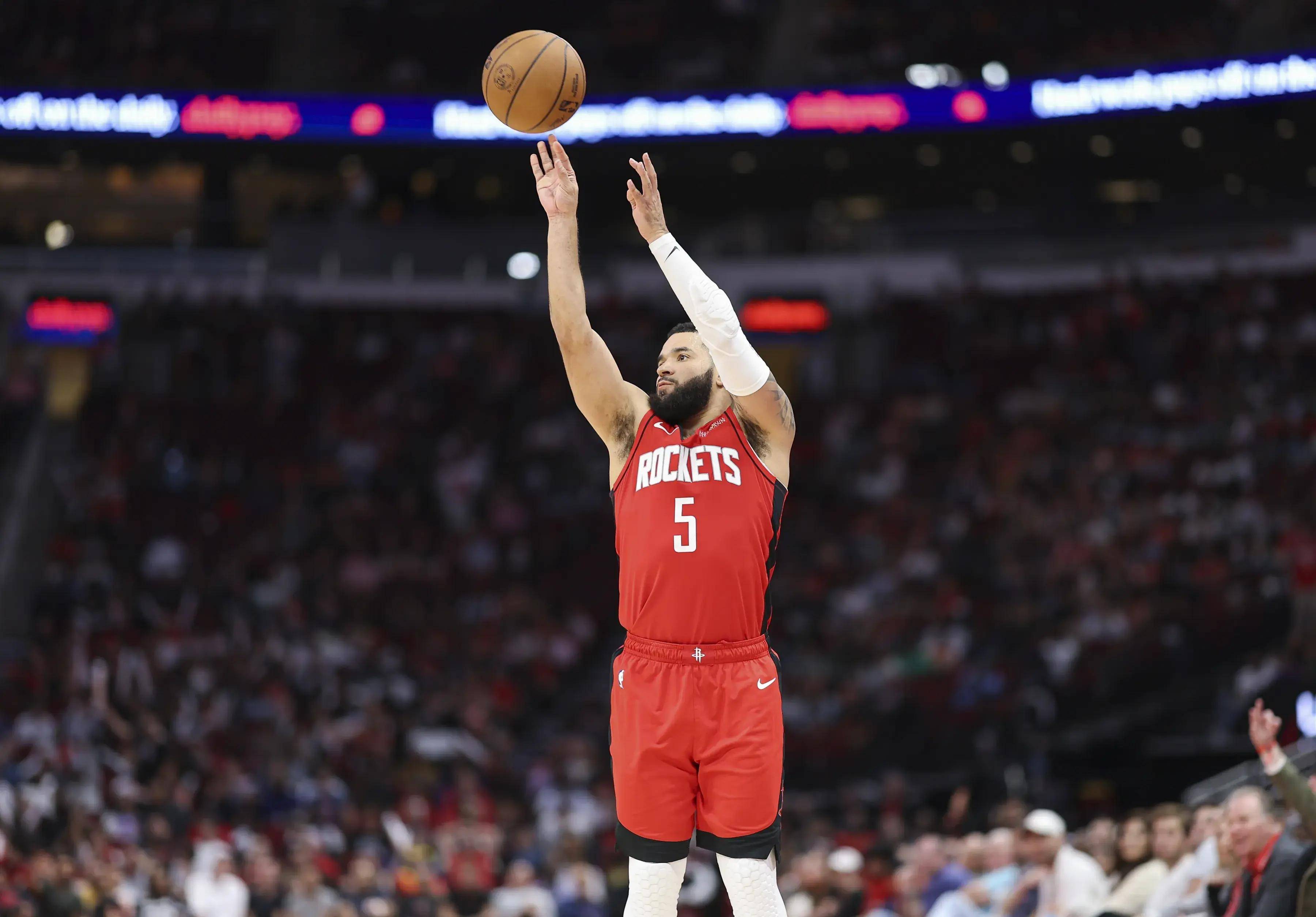 关于火箭队主力受伤，球队战力再次受损的信息