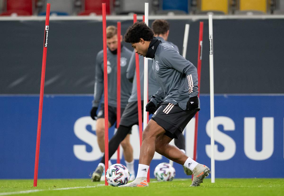 欧洲足球联赛中焦点战役继续进行