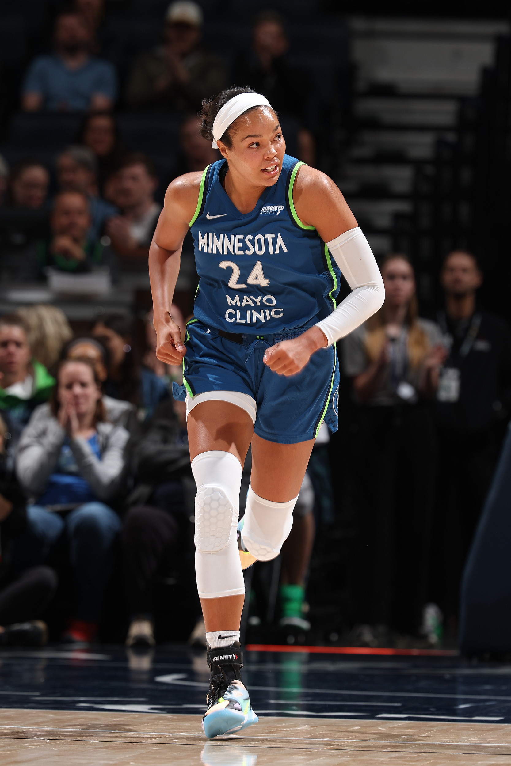 包含多名球员取得双双得分上双，团队合作取得胜利的词条