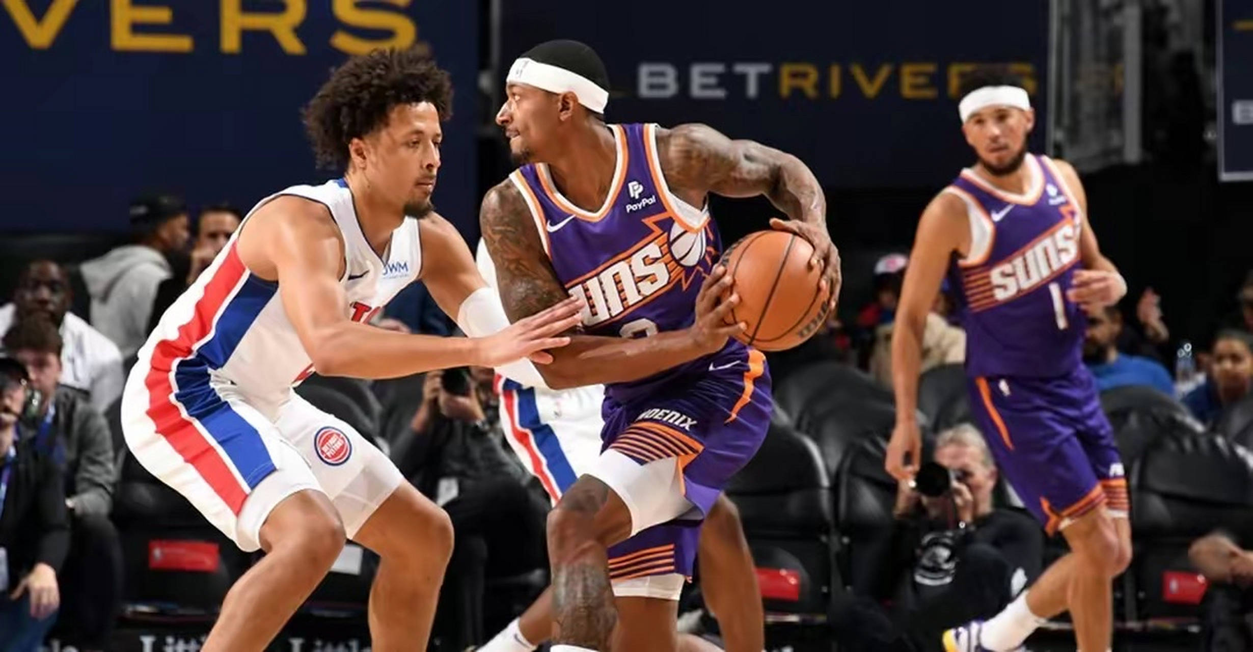 犹他爵士队新秀球员在比赛中表现出色