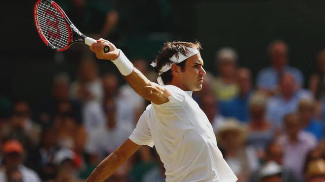 震撼！费德勒在网球赛场夺冠！