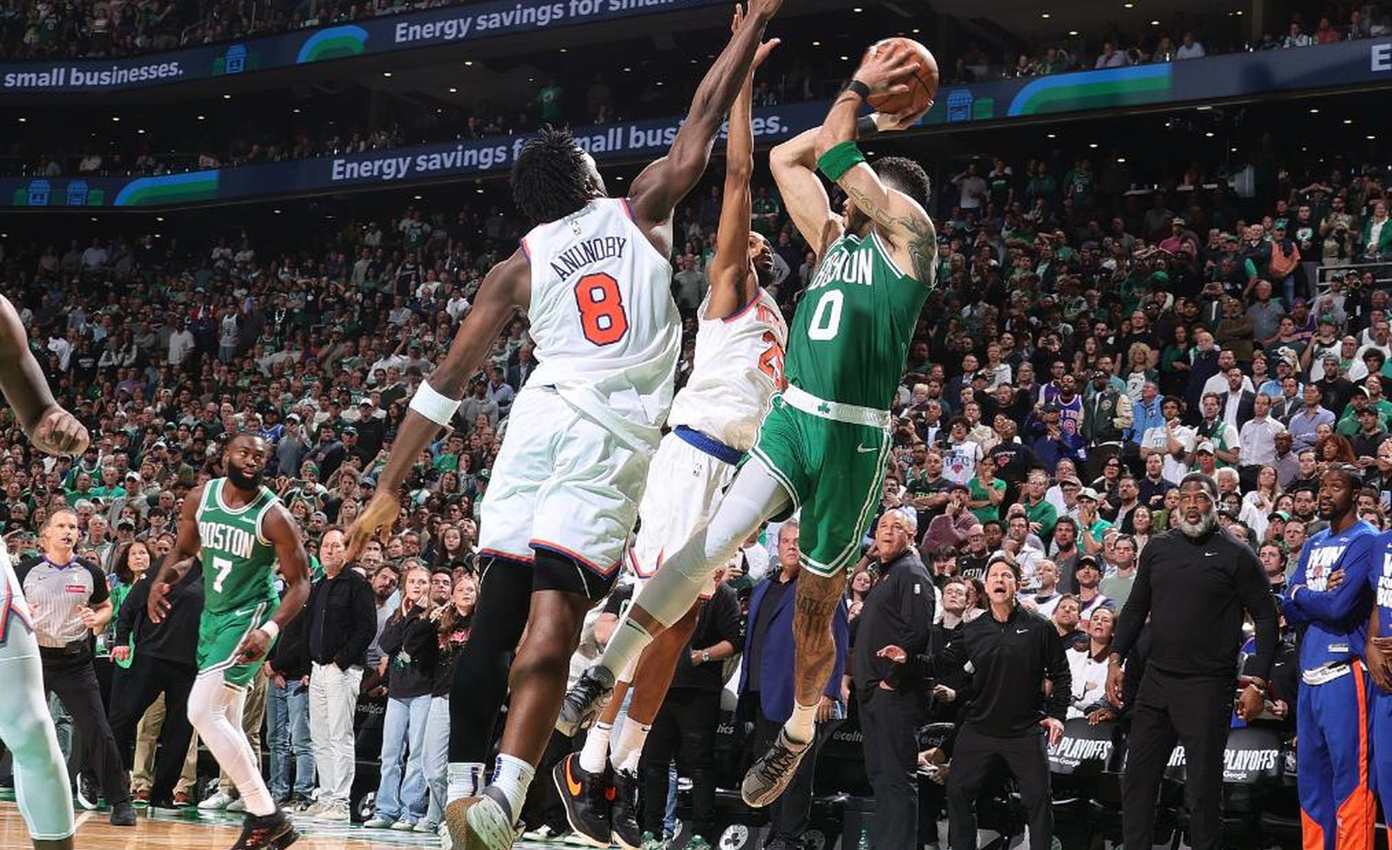 76人险胜引发争议，唐斯关键表现点燃全场！