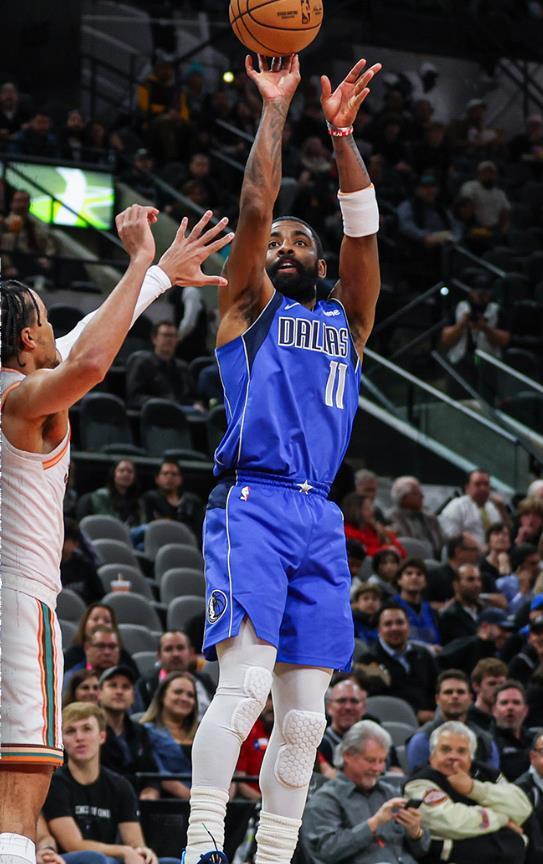 西蒙斯险胜欧文，魔术关键表现点燃全场！