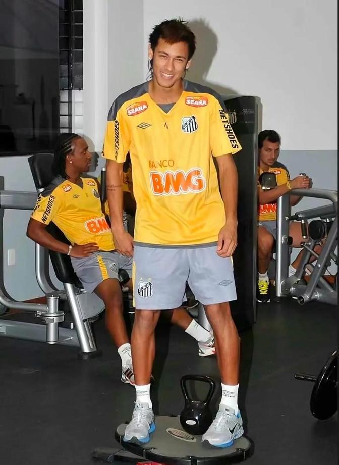 包含战术调整引爆全场！，内马尔意外战胜DWG再创辉煌时刻的词条